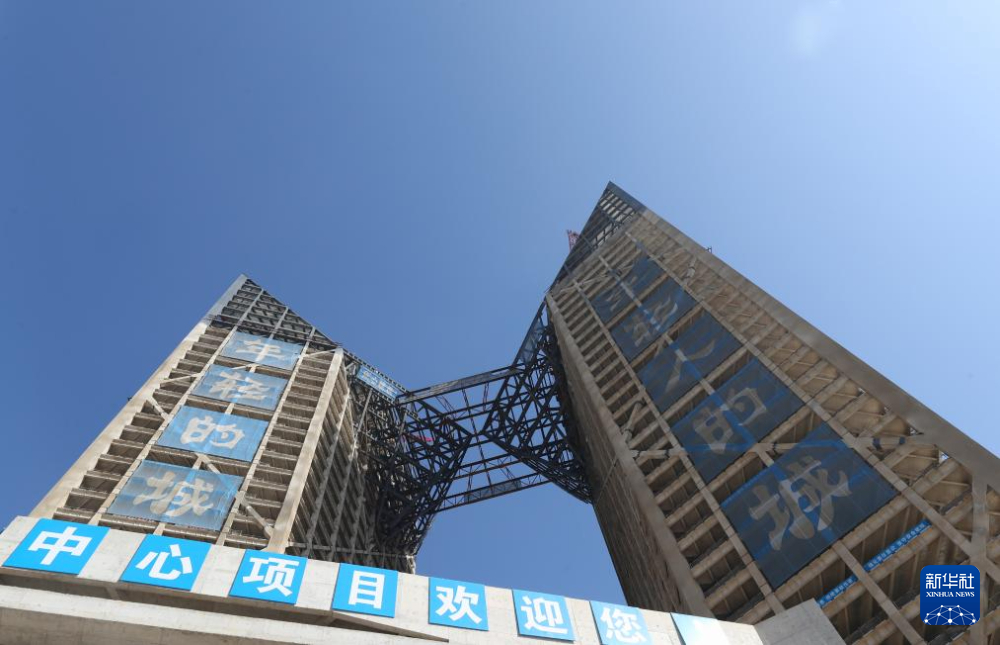 雷火电竞上海:临港新片区西岛金融中心钢结构锥体提升完成(图2) 雷火电竞上海:临港新片区西岛金融中心钢结构锥体提升完成(图2)
