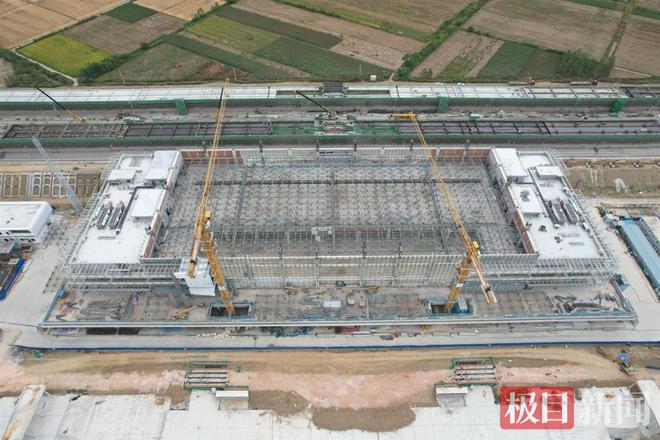 沿江高铁天门北站项目钢结构屋面完成提升雷火电竞(图1) 沿江高铁天门北站项目钢结构屋面完成提升雷火电竞(图1)