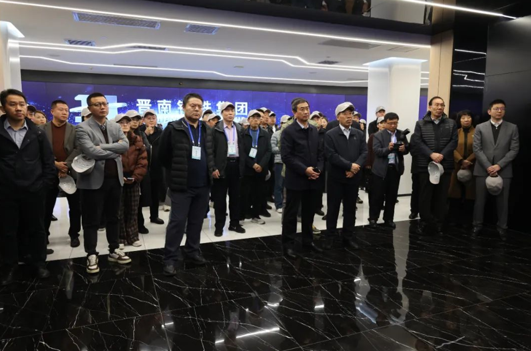 雷火电竞“发展型材绿色化生产 促进建筑钢结构标准化建造”现场会举行(图3) 雷火电竞“发展型材绿色化生产 促进建筑钢结构标准化建造”现场会举行(图3)